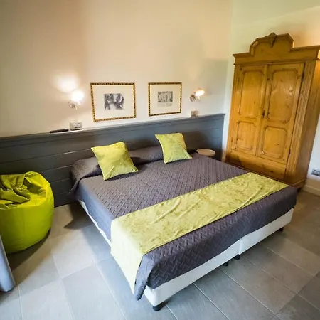 Mehdi's Bed & Breakfast